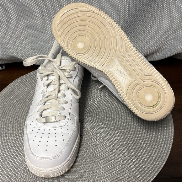 Nike Women's White Sneakers - Picture 5 of 5
